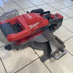 M18 FUEL™ 10” Dual Bevel Sliding Compound Miter Saw with vacuum hose and roller, no battery