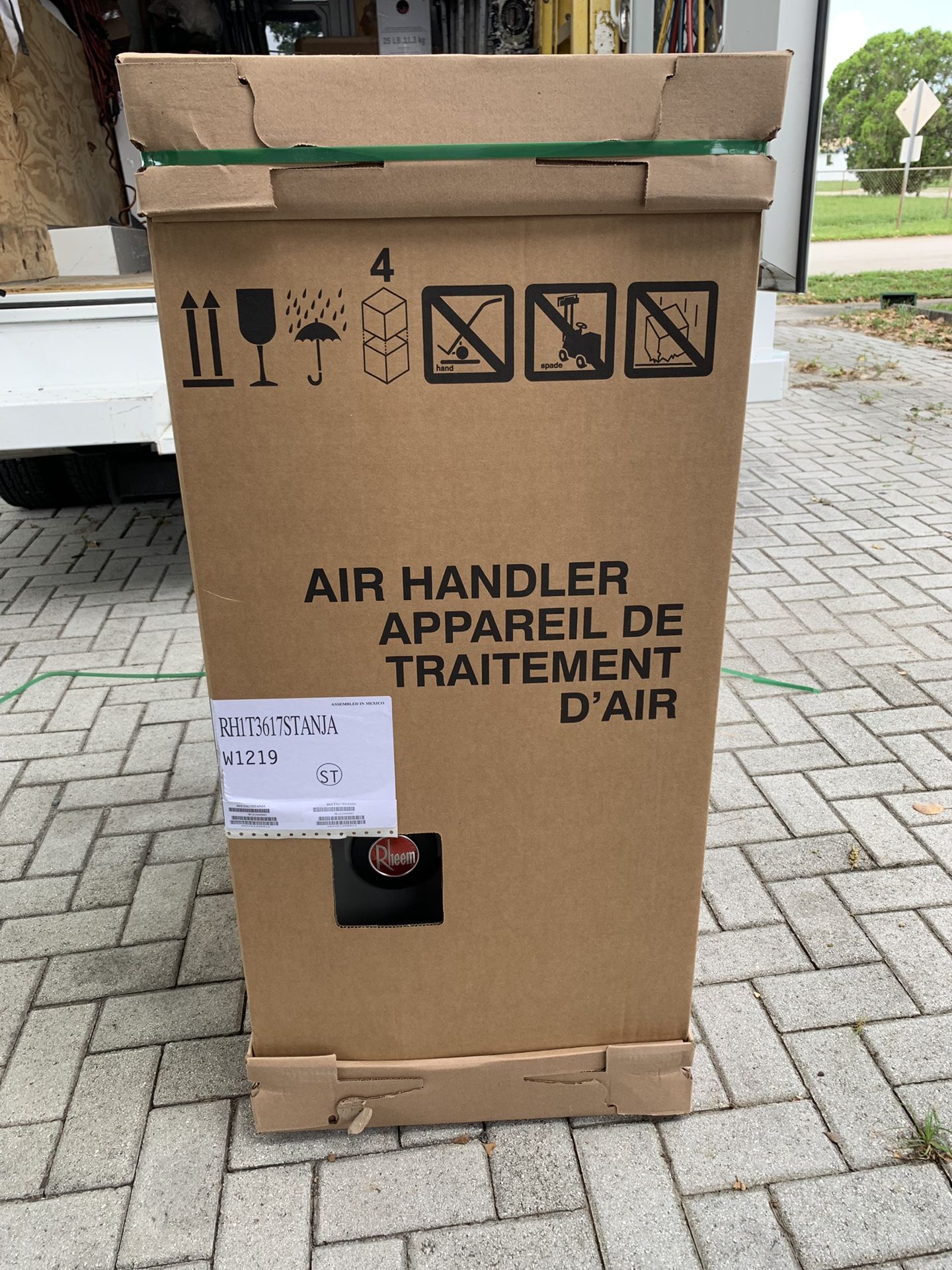 Rheem 3 ton ac. Shorty air handler and condenser brand new 16 seer