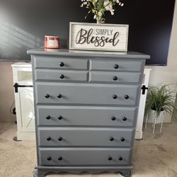 ✨✨GORGEOUS GRAY SOLID WOOD 5 DRAWER DRESSER