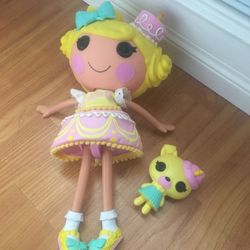 Lalaloopsy Birthday cake doll w/ cupcake pet