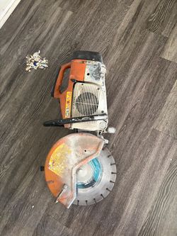 Concrete saw