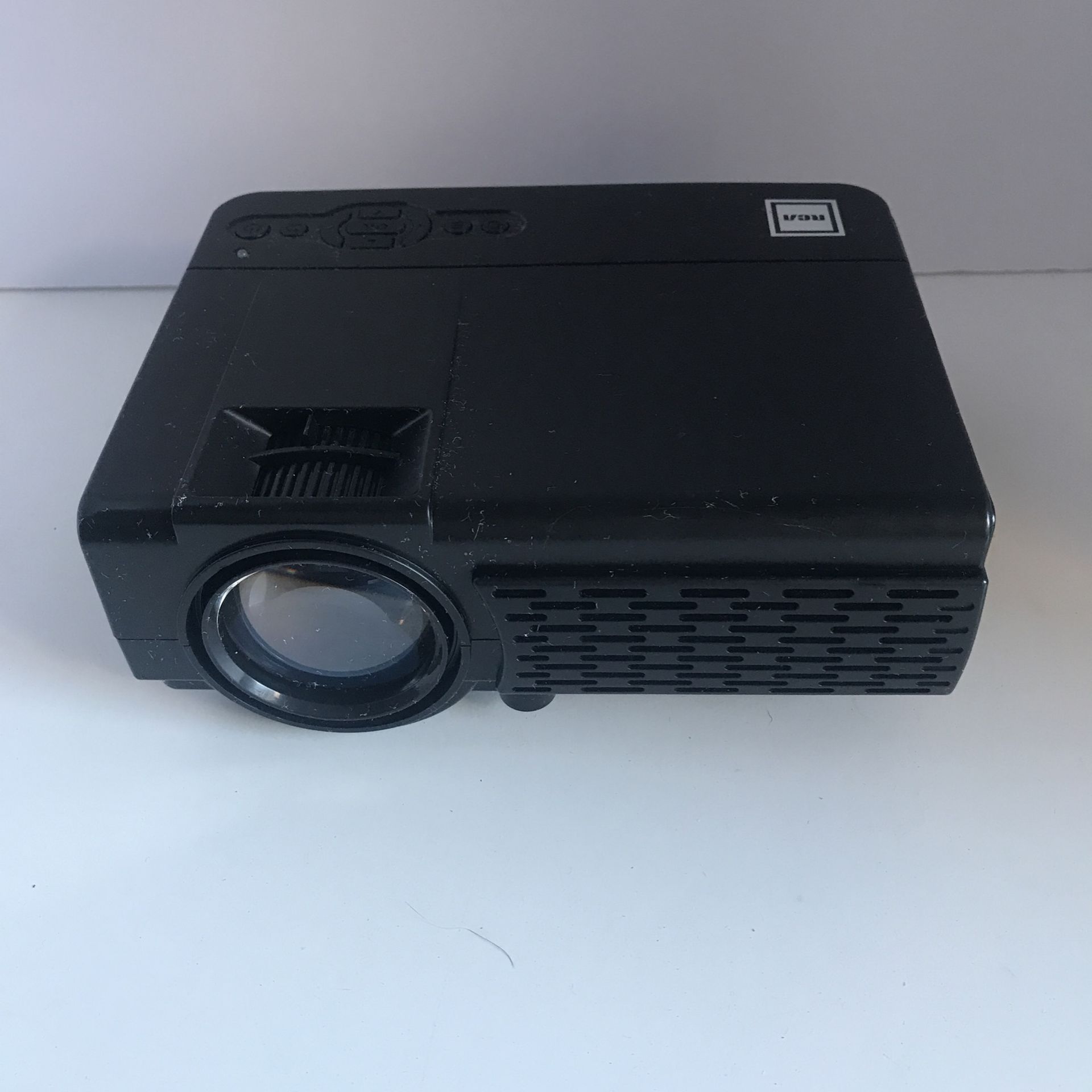 RCA Projector Bluetooth Model RPJ107-BLACK. (please Read)