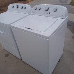 Whirlpool Washer And Gas Dryer 