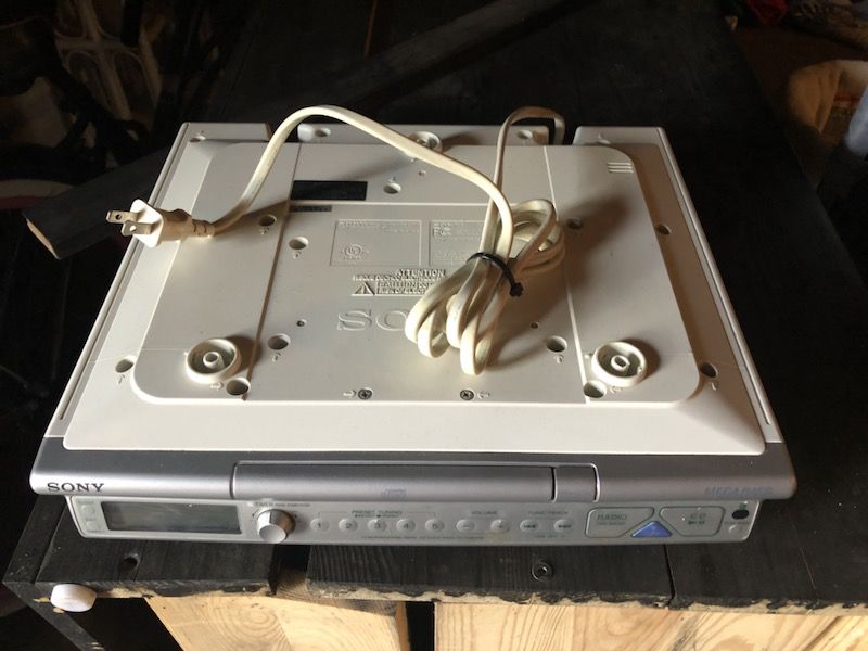 Kitchen AM/FM under counter radio