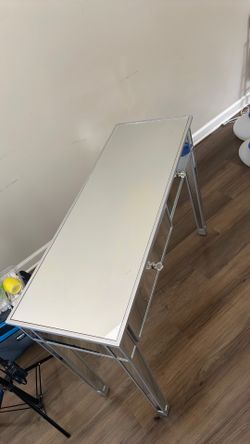 GLASS TABLE  MUST GO