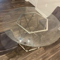 2 Chairs And Dining Room Table $140🔥🔥🔥