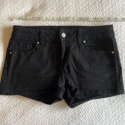Black denim shorts Medium