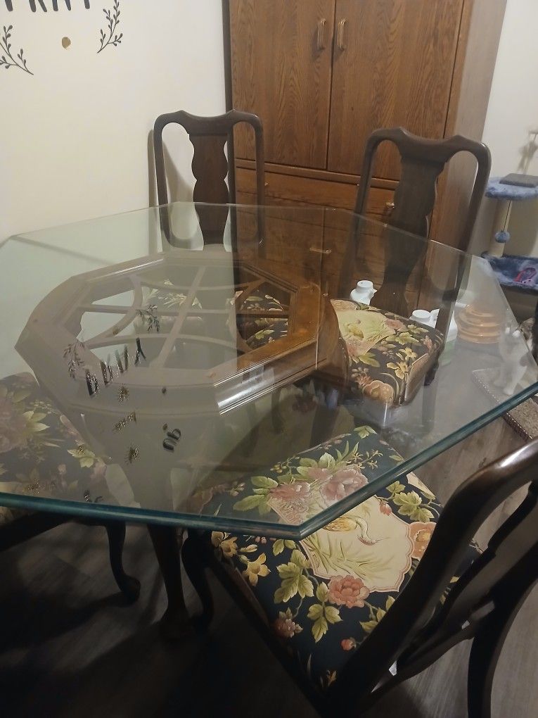Dining Room Table And 4 Chairs