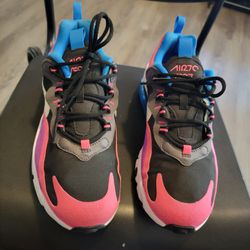 Nike Air Max 270 React GS Black White Pink BQ0101-001 Youth Womens

Size 6.5Y 