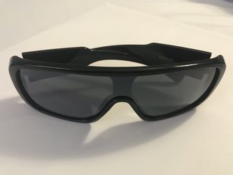 Sunglasses in great condition, fits well and nice comfortable vision