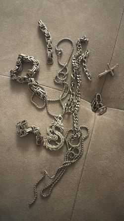 Unknown broken pieces of jewlery non magnetic and heavy