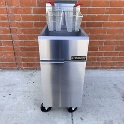 Dukers DCF4-NG Gas Fryer - (1) 50 lb Vat, Floor Model, Natural Gas