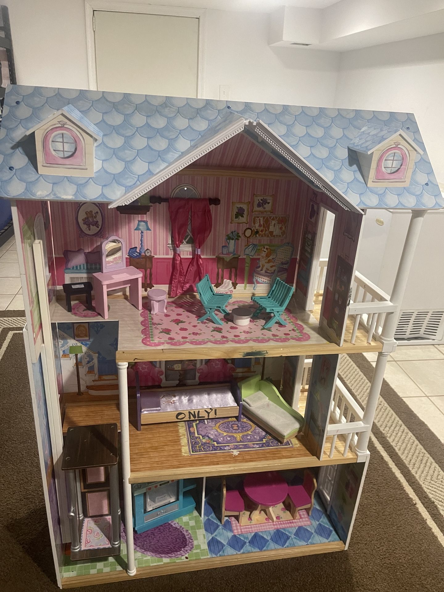 Girls Doll House 