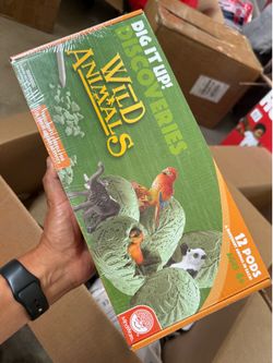 TOY ! MindWare Dig It Up! Discoveries: Wild Animals Set of 12 Discoveries