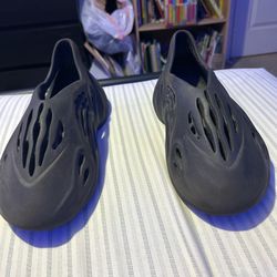 Yeezy Foamrunners size 10 