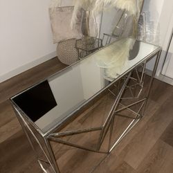 Modern Geometric Glass-Top Console Table – Silver Finish