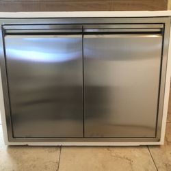 Outdoor Kitchen Doors Drawers Ice Makers Grills Side Burners Refrigerators 