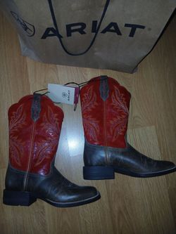 New Womens ariat Cowboy riding boots size 7.5
