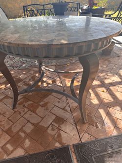 Round marble dining  table NO CHAIRS