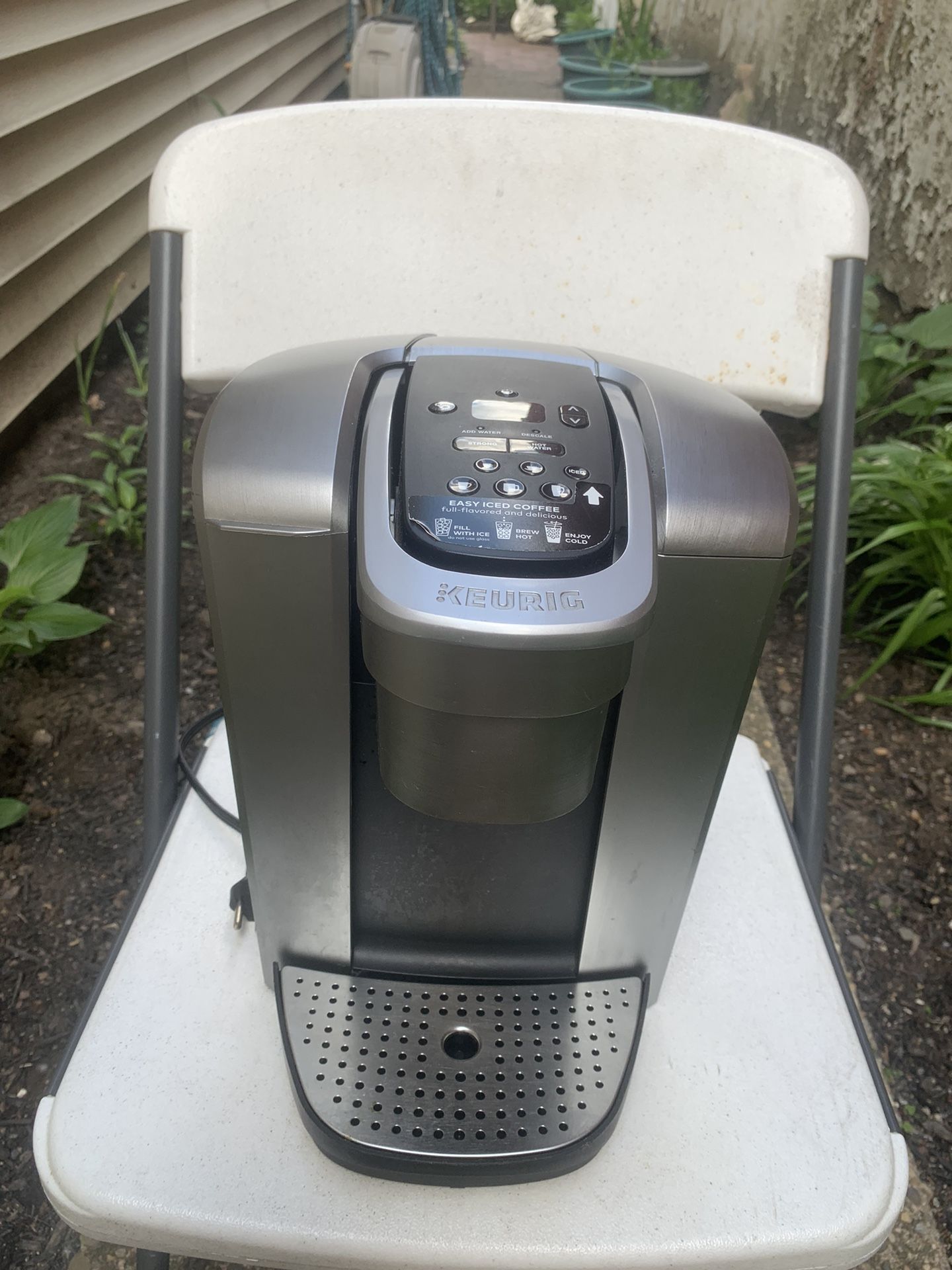 Keurig k-Elite k90 The Keurig® K-Elite™ brewer blends a premium finish and programmable features to deliver both modern design and the ultimate in be