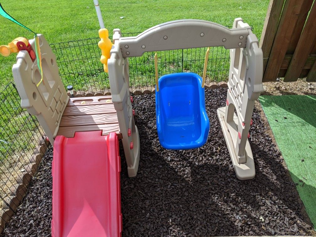 Little Tikes Swing Along Castle