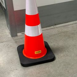 8 Pack 28" PVC Safety Traffic Cones, Road Parking Cone with Reflective Collar Caution Tape  B-17