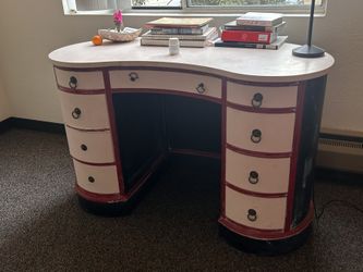 Retro Vanity/ Desk/ Office / Child's Desk/ Makeup Vanity