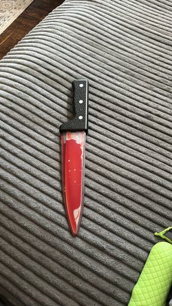 Bleeding knife prop for Halloween