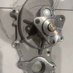 Engine Water Pump W/Gasket For 2015-2017 Lincoln Navigator Ford Transit-250 3.7L