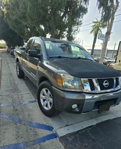 WORK TRUCK ,WORK TRUCK 
2011 Nissan titan
NO MECHANIC OR ELECTRIC ISUES
Runs very good
Automatic 
Motor V8
scratches here and there ,but is a WORK TRU