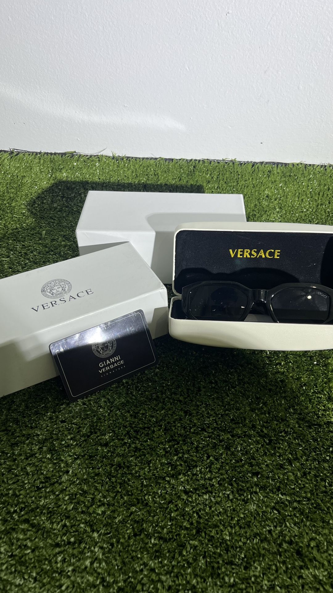 Black/gold Shades