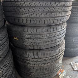 255_60R18 Vendo Set De Llantas Goodyear Usadas En Perfecta Condición De Vida