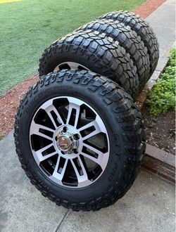 Toyota tundra 5 birlos wheels and tires