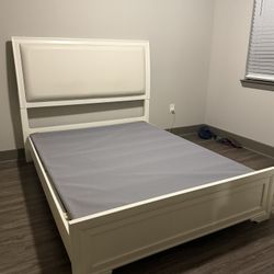 QUEEN SIZE BED FRAME $400