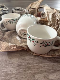 Vintage Christmas Mugs (9)