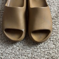 OG YEEZY Slides (Size 11)