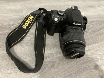 Nikon D40 SLR Camera