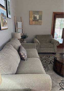 Lazy Boy sofa set sofa and oversized chair  (excellent condition)