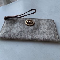 Michael Kors Wristlet Wallet