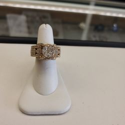 14k Gold Rings Diamond Around It 24.7 Grams Size 7 If You Are Interested Ask For Maribel Thank You 😊 