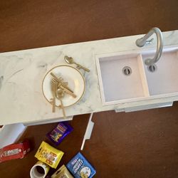 Kitchen sink With Food For Pantry