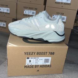 Yeezy 700 SALT size 9