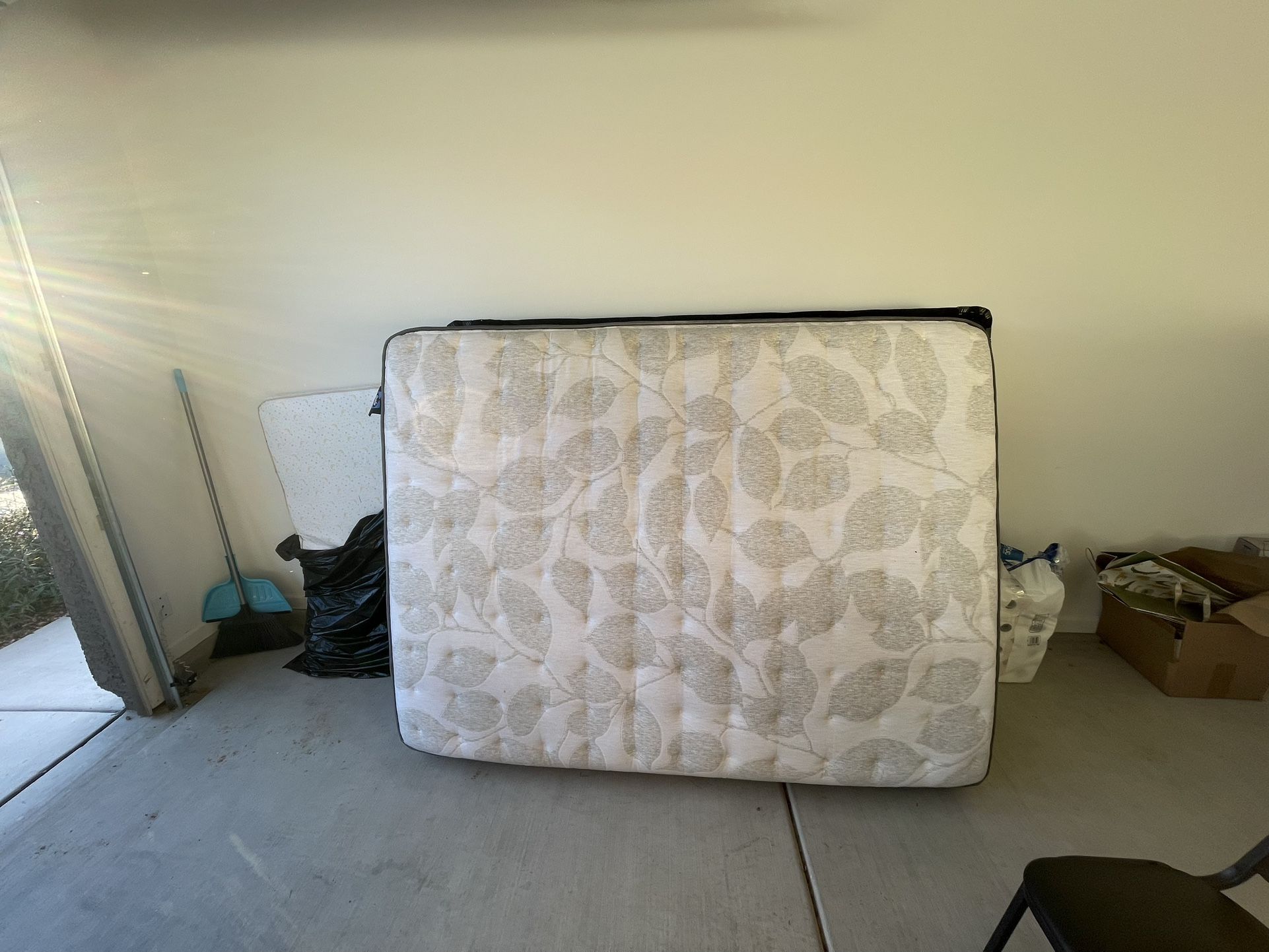 Free Queen Mattress (memory Foam) 
