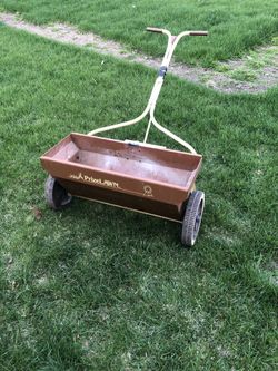 “Prizel Lawn” Seed Dropper