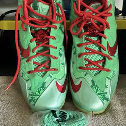 NIB DS Nike LeBron 11 Crimson Arctic Green Glow Shoes Size 10.5 Christmas