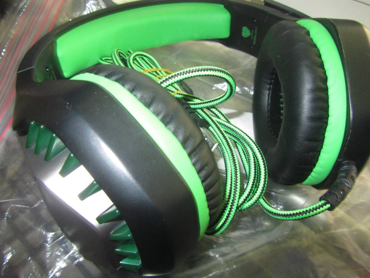 Gaming Headset Beexcellent Gm-1 Microphone Description Wide Range of Application: This gaming headset with 3.5mm connector is suitable for PS4, PSP, i