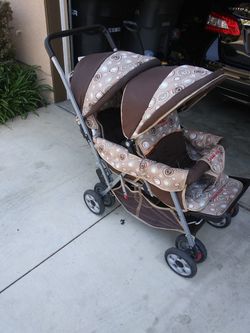 DOUBLE STROLLER