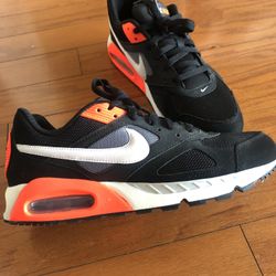 Nike Air Max sz 9.5 - IVO “Black Crimson”