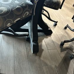 Table And 6 Chairs 2 Extra Leafs  98x44