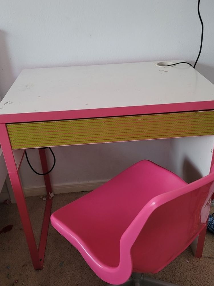Kids Girls Computer / Study Table And Chairs